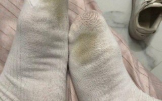 白色足球球袜容易洗吗，白色足球球袜容易洗吗